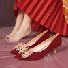 红色婚鞋2023秋冬法式秀禾婚纱两穿新娘鞋尖头细跟绒面小低跟单鞋