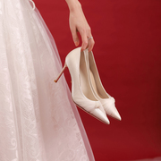 2022年冬季白色高跟鞋细跟新娘，小众珍珠婚纱鞋平时可穿婚鞋女
