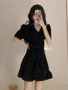 黑色连衣裙女夏2024法式赫本风V领温柔气质显瘦小个子小黑裙
