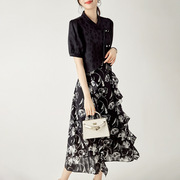 高端套装裙女中式设计感短袖，盘扣黑色衫皱感水墨画雪纺半裙两件套