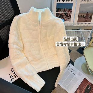 小香风菱格拉链毛衣外套，女2023秋冬气质高领，米白色针织上衣