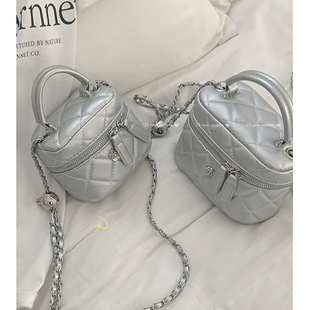 银色手提包包女2023潮时尚，菱格链条包百搭ins斜挎包小水桶包