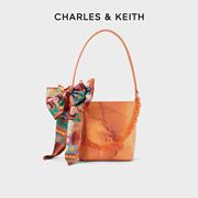 charles&keith春夏女包ck2-10151123女士，扎染丝巾手提单肩水桶包