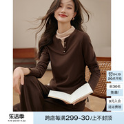 沫晗依美休闲设计感气质假两件显瘦套装，2023年冬季针织女套装