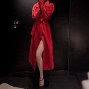 高端轻奢红色大衣外套名媛，气质慵懒风，西装领廓形长款风衣女