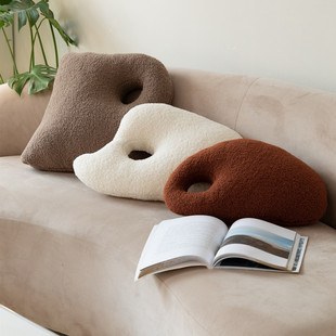 小众几何北欧风抱枕羊羔毛异形靠枕简约纯色现代毛绒沙发枕垫卧室