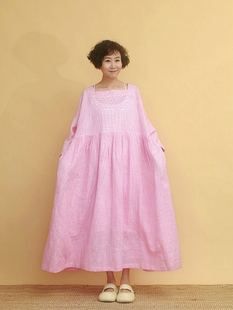 姜欢设计三季可穿亚麻粉色格，子方领文艺女神范儿的宽松长裙