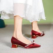 单鞋女中跟方头2023年女鞋，法式珍珠蝴蝶结高跟鞋粗跟红色婚鞋