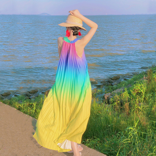 海边度假连衣裙长裙，旅游宽松黄色大码沙滩吊带，适合海滩夏季粉色爆