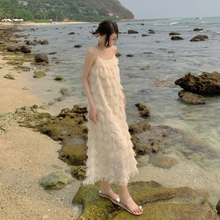 波西米亚白色吊带连衣裙，女夏宽松流苏法式海边度假沙滩仙气长裙子