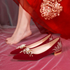 小众高级感婚鞋平底不累脚新娘鞋女粗跟红色秀禾主婚纱两穿