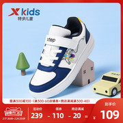 特步儿童男童板鞋低帮秋季小童滑板鞋运动鞋防滑软底白色鞋子