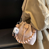 韩系质感斜挎包2024时尚，磨砂复古小众设计女士，单肩手提水桶包