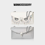 wanaccessory万蔻双面双色银五金白银，闪猫头鹰换脸斜挎包原创设计