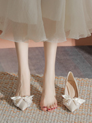 法式尖头白色高跟鞋女2024年春夏季珍珠仙女风伴娘粗跟单鞋女