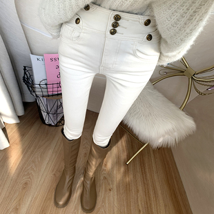 洋气奶白色高腰三排扣加薄绒牛仔裤女时尚，韩国东大门特显瘦小脚裤