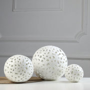 现代新中式镂空雕花陶瓷白色圆球，摆件展厅样板间，茶几装饰球组合
