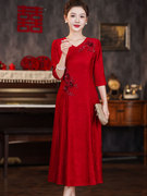 年轻婚礼妈妈蕾丝礼服，圆领长袖平时可穿红色中式绣花长款连衣裙