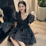 赵露思同款黑色连衣裙女夏季修身显瘦高级感泡泡袖印花公主裙