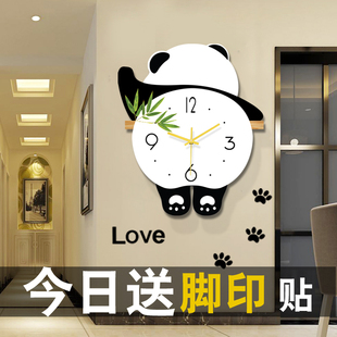 熊猫钟表挂钟客厅静音2023简约大气网红家用挂墙创意时钟壁灯