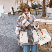格纹羊羔毛外套(毛，外套)女短款2023冬韩版减龄加厚设计感拼接