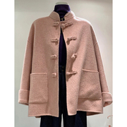 新中式复古粉色立领羊羔绒大衣女冬季本命年穿搭国风盘扣毛呢外套