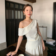 2024夏季法式衬衫女纯色小众斜肩荷叶边上衣设计感韩系优雅气质