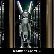 2023酒吧装饰宇航员兔网红店门口打卡玻璃钢装饰电镀太空兔雕塑大