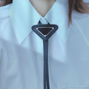 叶月的店皮领带结欧美倒三角，标logo徽章领结项链男女情侣同款配饰