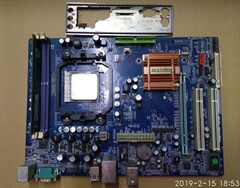 顶星 F-N5AW （NF520） DDR2 主板 AM2 CPU 集成声网卡带内存档板