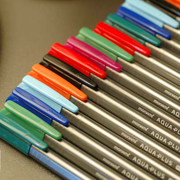 24色韩国慕娜美monami三角形，笔杆彩色水笔笔芯0.4mm水笔0202
