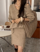 韩国2023秋冬季女士针织休闲时尚v领毛衣包身半身裙套装米色