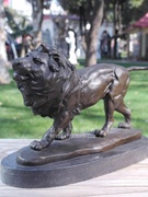 铜雕塑工艺品觅食雄狮草原狮子动物雕塑摆件家居装饰商务