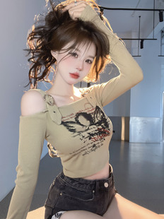 美式独特印花长袖t恤女秋季设计感性感，一字肩修身吊带短上衣