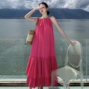海边度假连衣裙玫红色拍照简约褶皱荷叶边蛋糕裙纯欲挂脖沙滩长裙