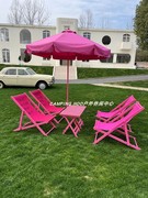 招财色夏日装饰玫红粉色，撞色荧光粉海滩，海边椅子折叠躺椅沙滩椅