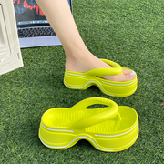 时髦简约荧光绿线条，人字拖女夏季小个子，增高百搭外穿防滑夹脚拖鞋