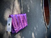 68|超值!出口意大利金属珠光，粉紫色夹棉磁吸扣链条单肩背包
