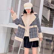 时尚加厚羊羔毛外套女冬韩版皮毛一体小个子加厚短款拼接格子大衣