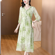 夏季真丝连衣裙2024品牌桑蚕丝，绿色碎花裙，高端精致大牌显瘦裙