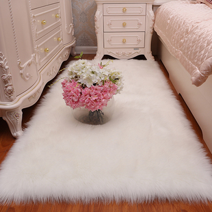 简约白色毛毛床边地毯，卧室满铺可爱家用地垫，长毛地毯橱窗装饰毛毯
