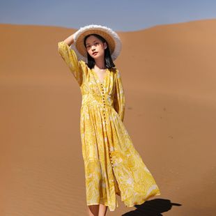 三亚云南夏季女装海边度假沙滩裙黄色复古连衣裙波西米亚长裙