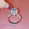 18k金进口(金进口)高碳钻石，戒指女一克拉幸福的花苞，婚戒婚礼仿真道具钻戒