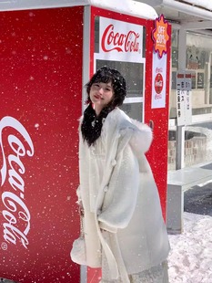 白色水貂大衣冬季甜美少女小个子中长款毛绒连帽外套新年战