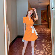 橙色泡泡袖工装连体衣，短款2024气质收腰西装领小个子系带连体裤女