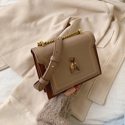 欧美时尚小蜜蜂单肩女包，质感铆钉包包，斜挎小方包