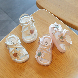 2024夏季宝宝鞋子女童露趾洋气凉鞋1一3岁婴儿软底防滑学步鞋