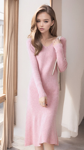 粉红色V领羊毛针织长袖连衣裙女秋冬季豆沙红色中长款修身鱼尾裙