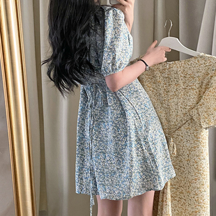 韩国chic夏季洋气v领显瘦系带收腰小个子，a字型碎花连衣裙短裙女