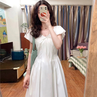 高级感白色泡泡袖v领连衣裙，女夏季小个子设计感显瘦仙女长裙